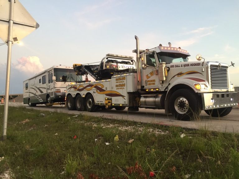 kw wrecker service palm city 2 768x576